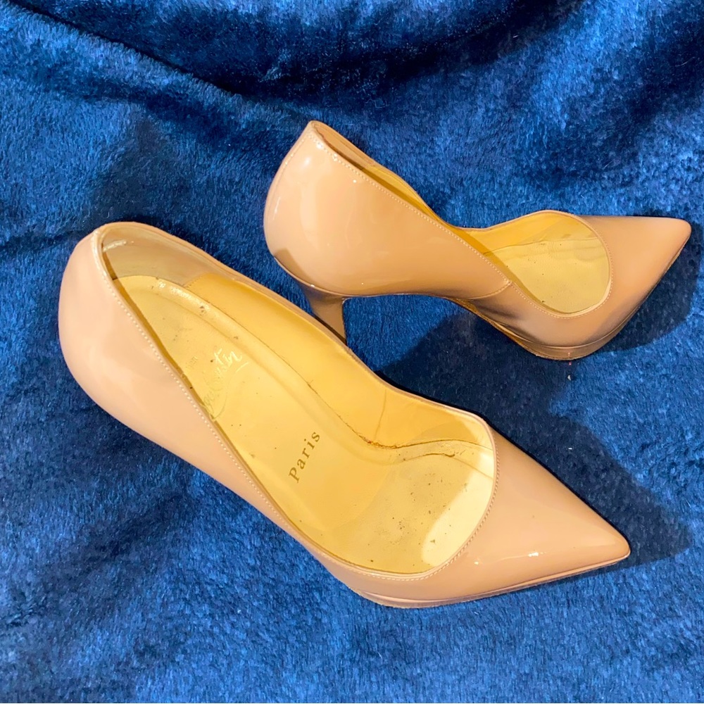 Louis Vuitton, nude heels